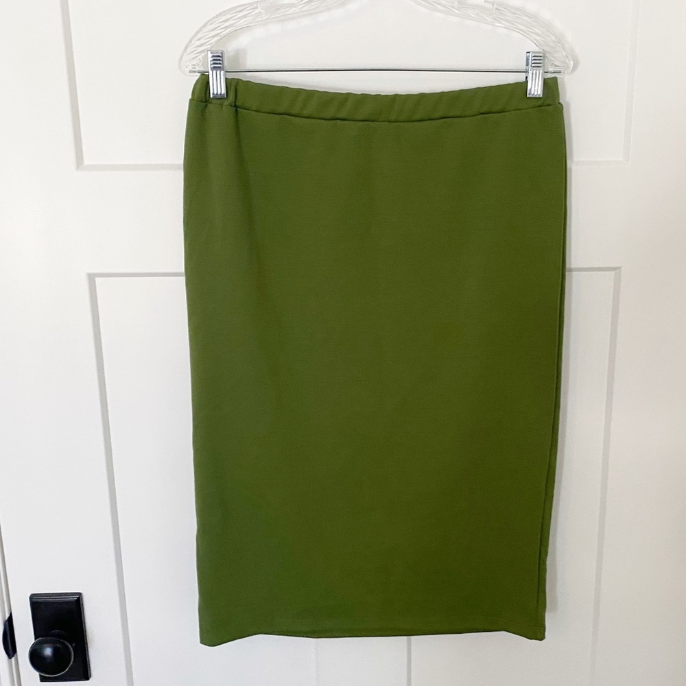 Klassy Girl Boutique green pencil midi skirt size small